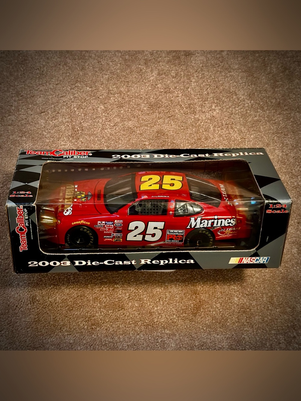(#212) Bobby Hamilton Jr 2003 US MARINES NASCAR 1:24 Die-Cast Team Caliber #25